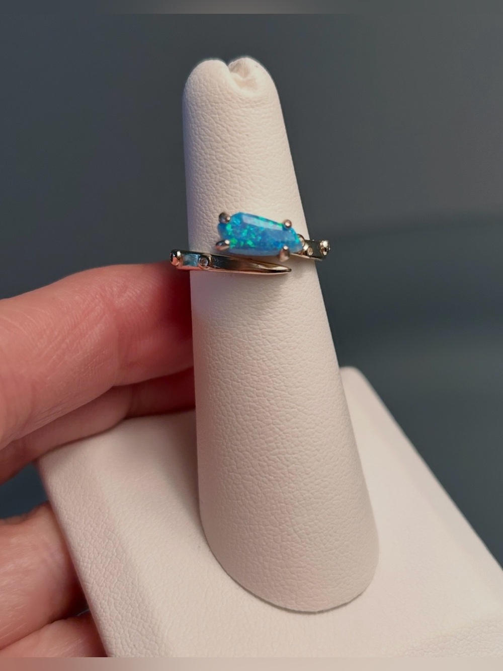 Kendra Scott Kyocera Opal Dainty Gold Tone Ring, Great Condition- Size 4.5-5 - Picture 2 of 9